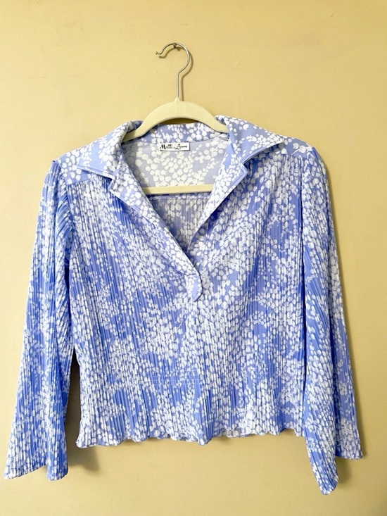 Tops - Blue & White Patterned Pleated Collared Top